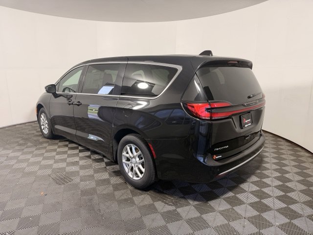 New 2027 Chrysler Pacifica Select w/ Family Tech Group FWD image 8
