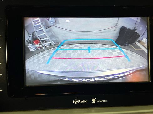 Used 2015 Toyota Highlander Plus FWD image 27
