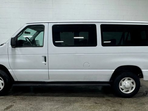 Used 2004 Ford E-350 and Econoline 350 XL image 2