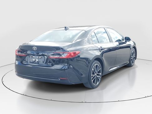 Used 2025 Toyota Camry XLE w/ Premium Plus Package image 7