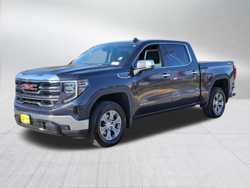 Used 2025 GMC Sierra 1500 SLT image 3