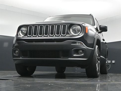 Used 2020 Jeep Renegade Latitude w/ Cold Weather Group AWD/4WD image 28