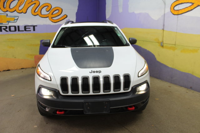 Used 2018 Jeep Cherokee Trailhawk AWD/4WD image 3