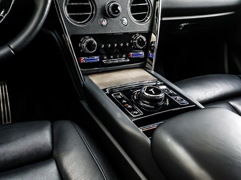 Used 2024 Rolls-Royce Cullinan image 6