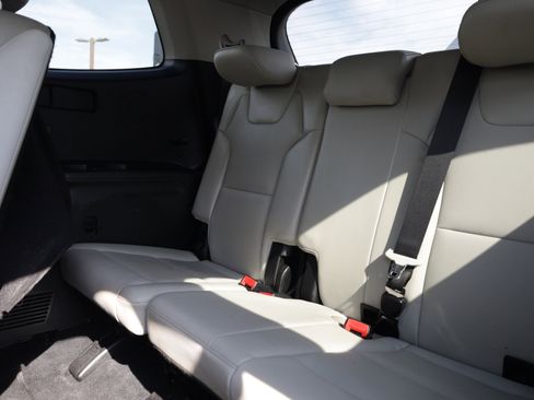 Used 2023 Kia Telluride S image 14