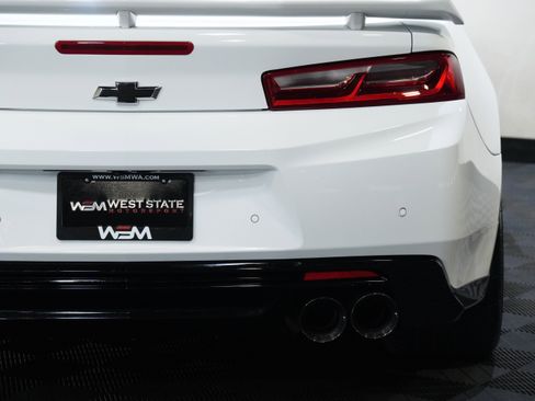 Used 2018 Chevrolet Camaro ZL1 RWD image 18