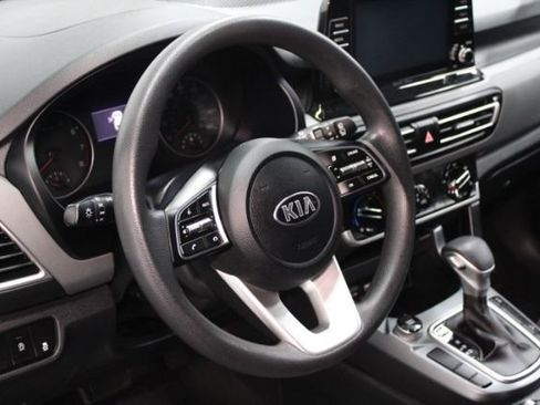 Used 2021 Kia Seltos LX image 13