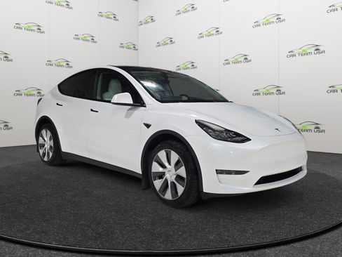 Used 2022 Tesla Model Y Long Range image 11