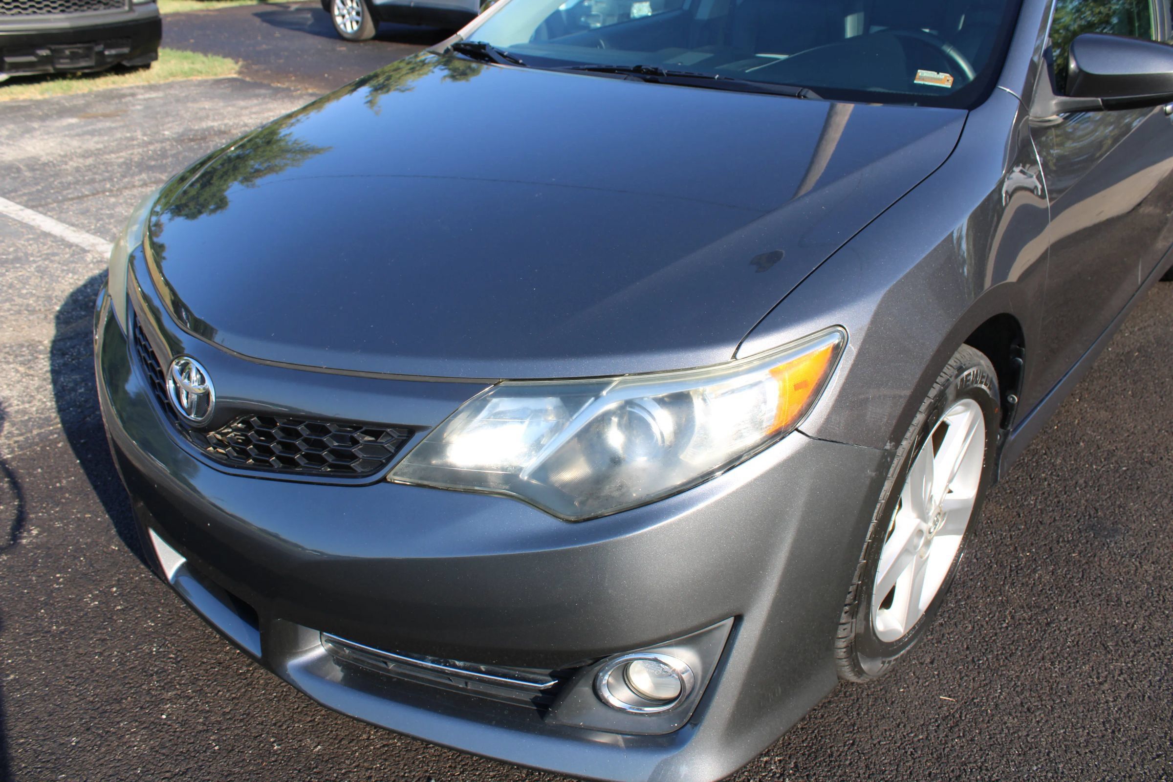 Used 2013 Toyota Camry SE FWD image 3
