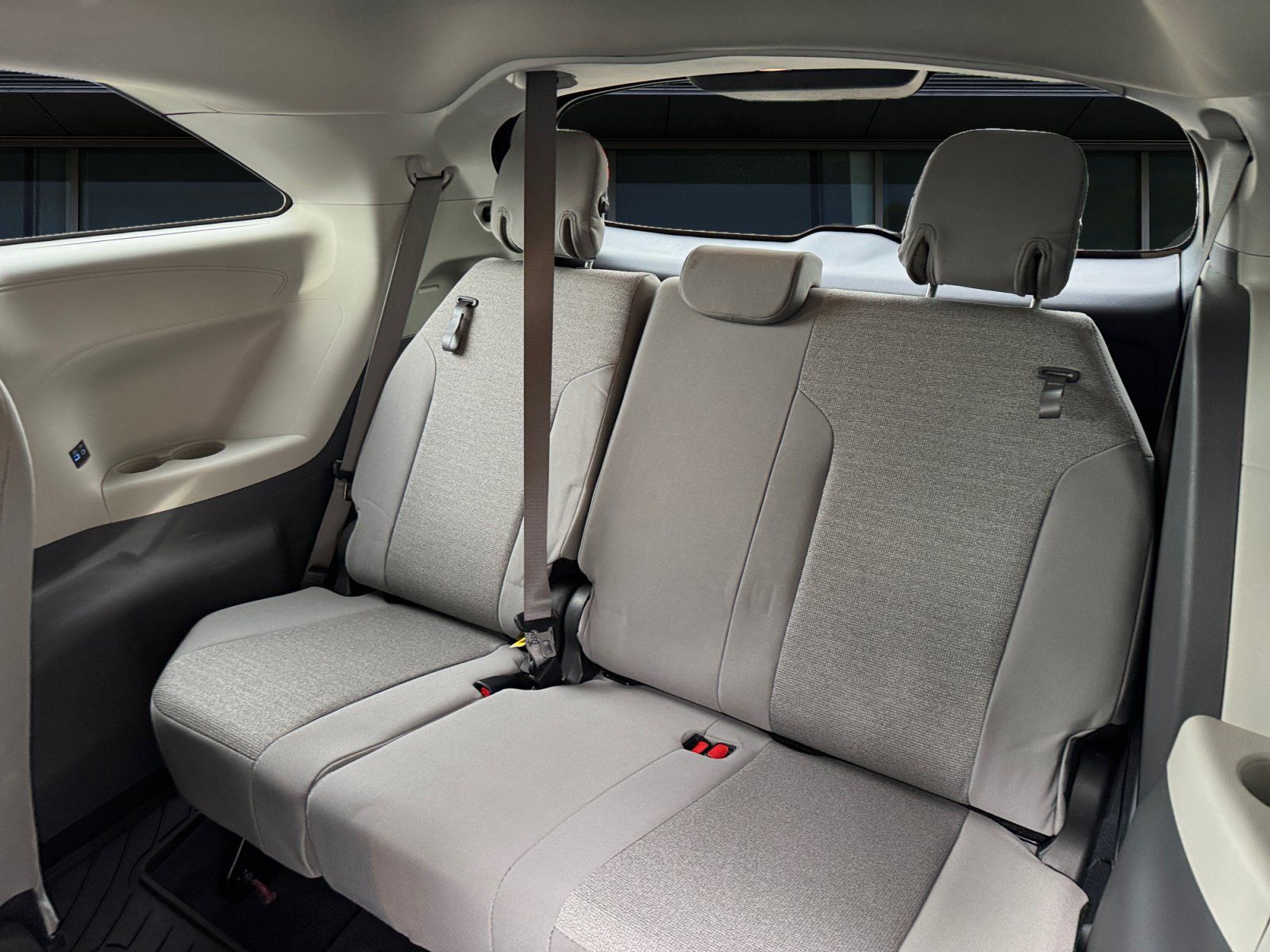 Used 2024 Toyota Sienna LE FWD image 15