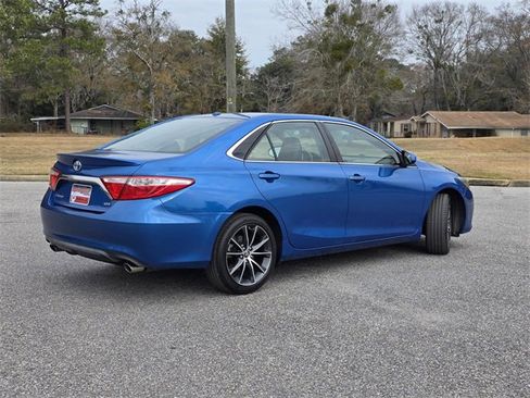 Used 2017 Toyota Camry XSE image 5