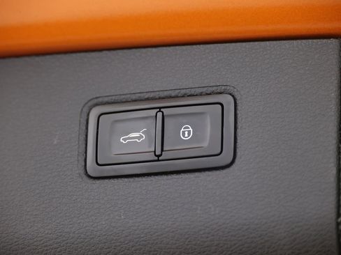 Used 2019 Bentley Bentayga image 64