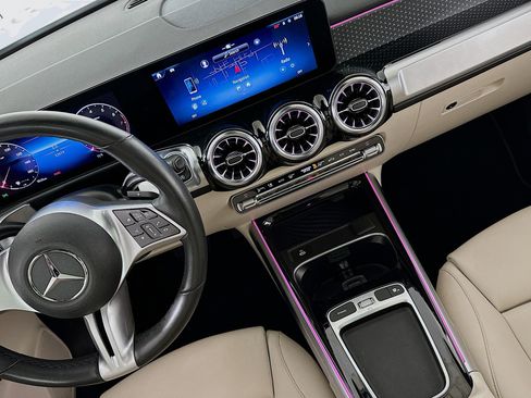 Used 2024 Mercedes-Benz GLB 250 4MATIC w/ Driver Assistance Package image 19