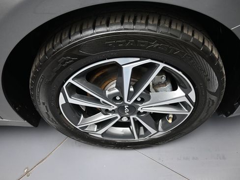 Used 2022 Kia Forte LXS w/ LXS Technology Package FWD image 13