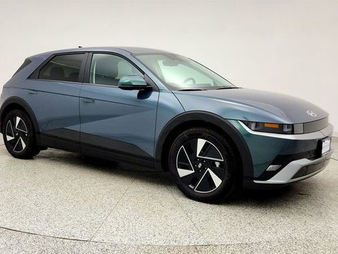 Used 2025 Hyundai Ioniq 5 SE image 3