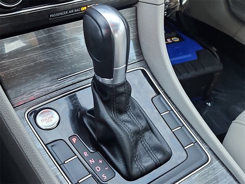 Used 2018 Volkswagen Passat 2.0T SE image 27