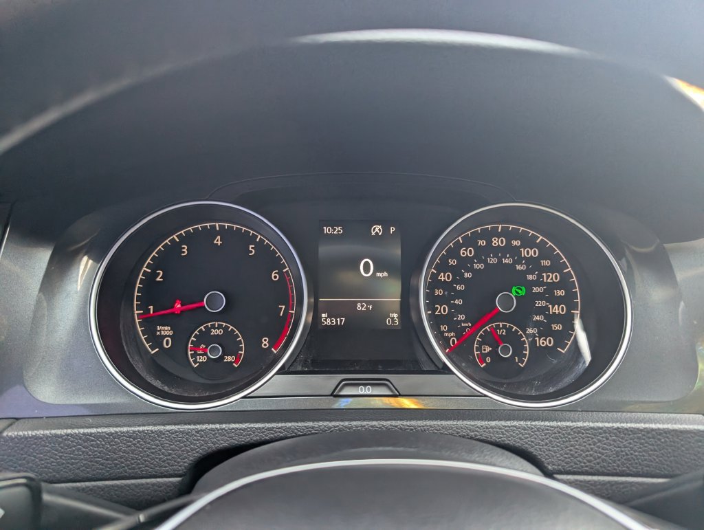 Used 2020 Volkswagen Golf 4-Door FWD image 17