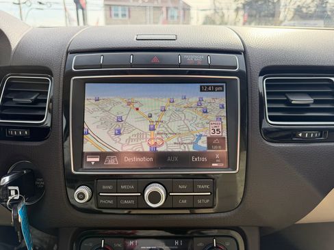 Used 2016 Volkswagen Touareg Sport image 20