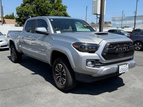 Used 2020 Toyota Tacoma TRD Sport w/ Technology Package RWD image 1