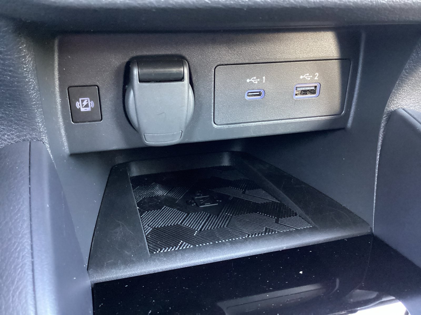 Used 2025 Nissan Versa SR w/ Trunk Package FWD image 23