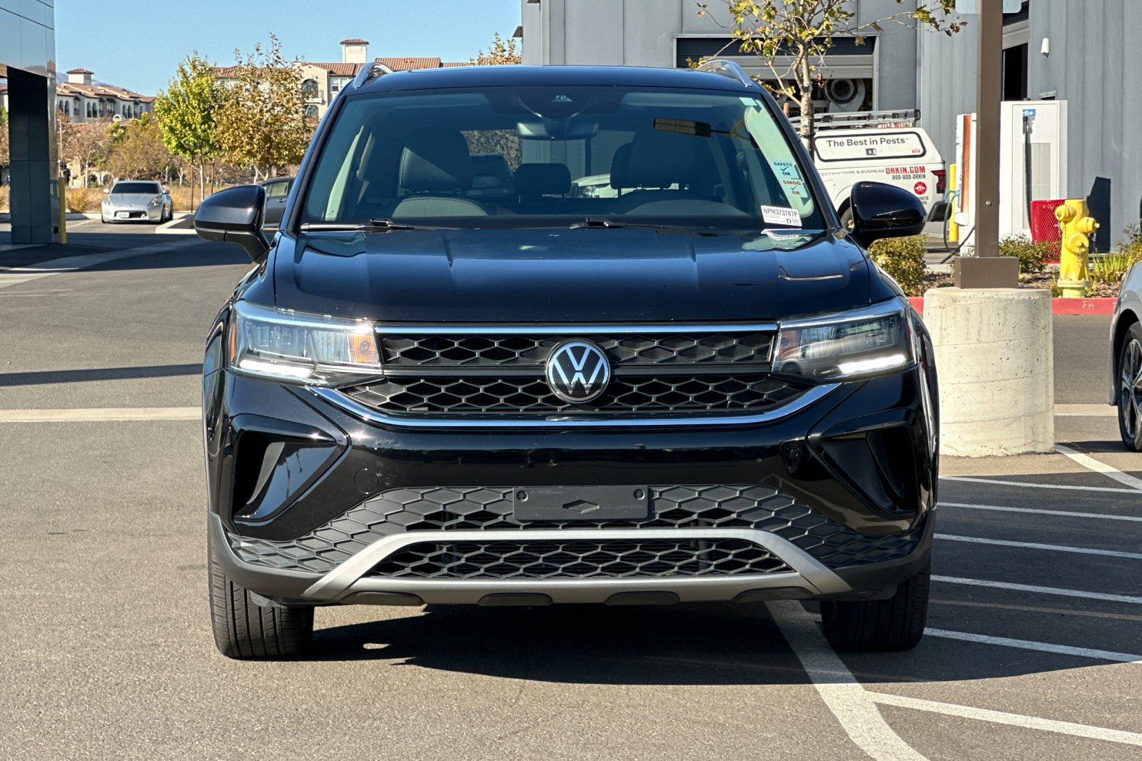 Used 2023 Volkswagen Taos SE w/ Panoramic Sunroof Package FWD image 9