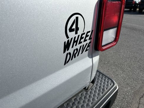 Used 2023 Jeep Gladiator Sport image 11