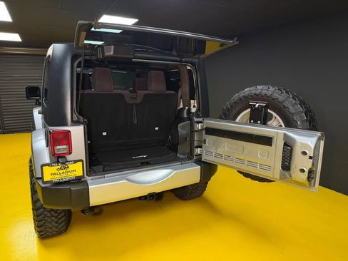 Used 2014 Jeep Wrangler Sahara AWD/4WD image 10