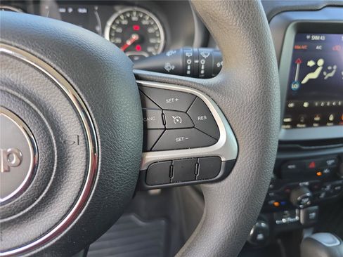 Used 2023 Jeep Renegade Latitude AWD/4WD image 31