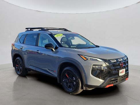 Used 2025 Nissan Rogue SV image 10