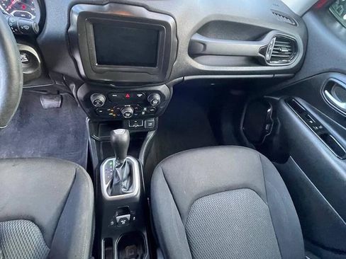Used 2020 Jeep Renegade Altitude FWD image 7