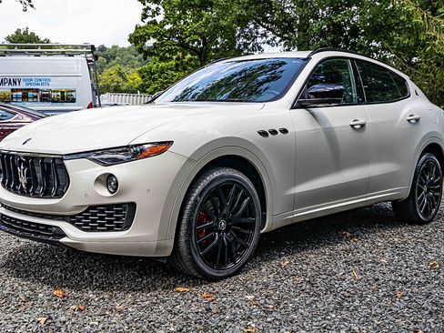 Used 2021 Maserati Levante image 3