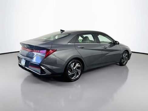 Used 2025 Hyundai Elantra SEL FWD image 8
