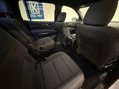 Used 2025 Chevrolet Traverse LT w/ Driver Confidence Package image 6