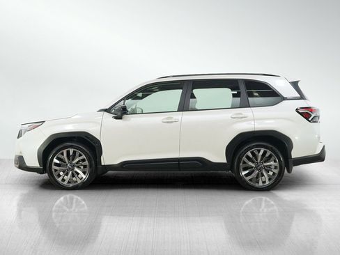Used 2025 Subaru Forester Touring AWD/4WD image 2