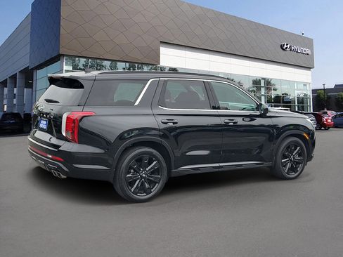 Used 2024 Hyundai Palisade XRT FWD image 2