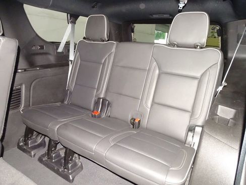 Used 2024 Chevrolet Suburban Premier image 13