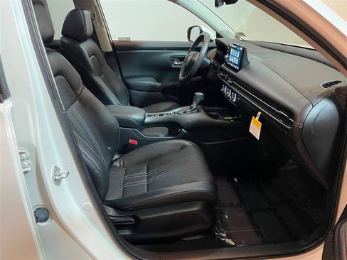 Used 2024 Honda HR-V EX-L image 13