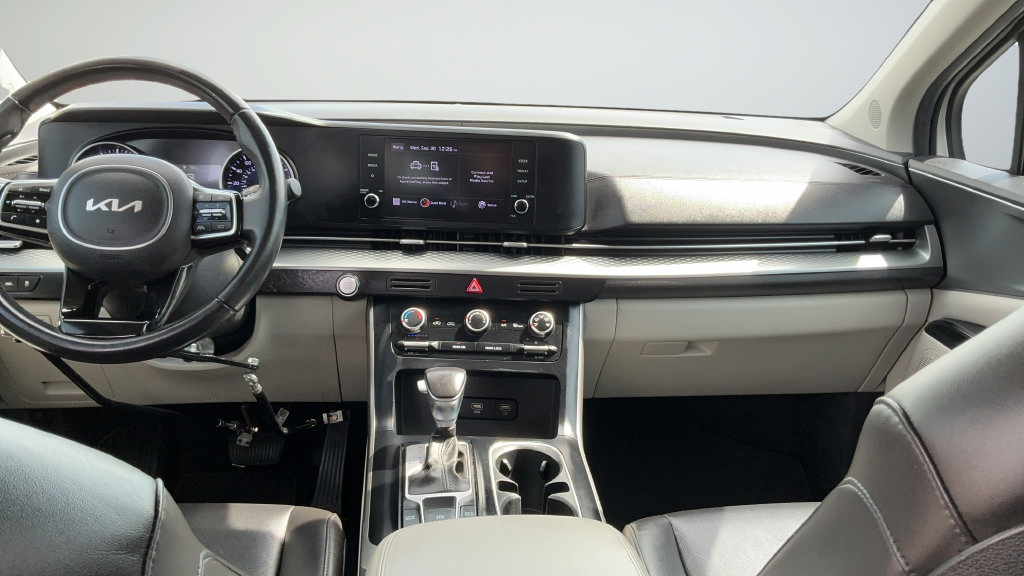 Used 2022 Kia Carnival LX FWD image 7
