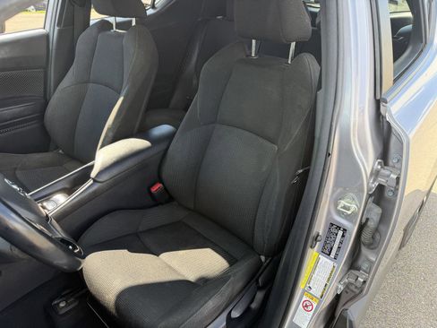 Used 2018 Toyota C-HR XLE FWD image 16