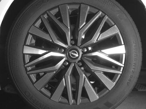 Used 2025 Nissan Altima 2.5 SV FWD image 14