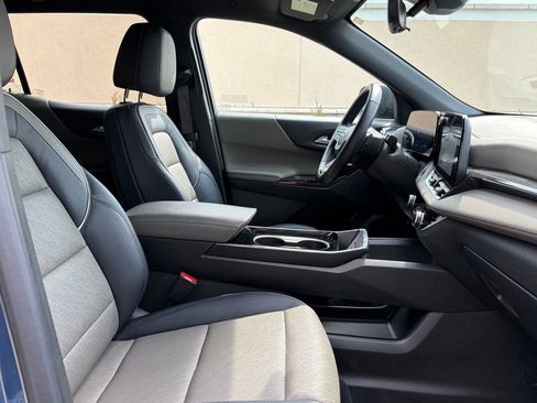 Used 2025 Chevrolet Equinox LT w/ Convenience Package II FWD image 33