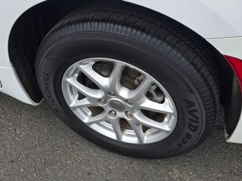 Used 2023 Chrysler Voyager LX image 7