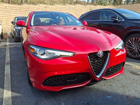 Used 2018 Alfa Romeo Giulia AWD image 2