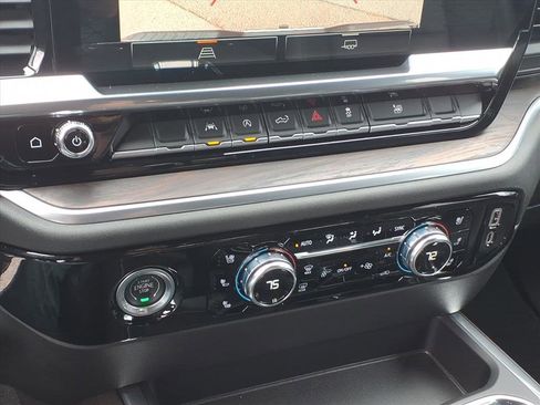 Used 2022 GMC Sierra 1500 SLT w/ SLT Convenience Package AWD/4WD image 31