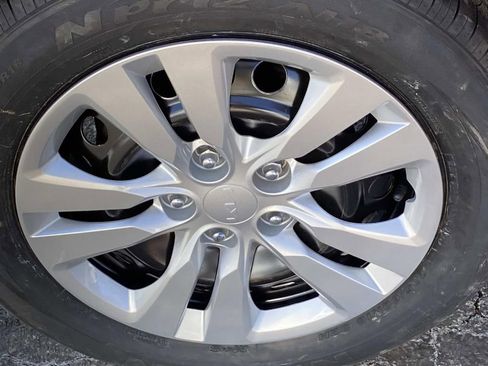 Used 2023 Kia Soul LX image 24