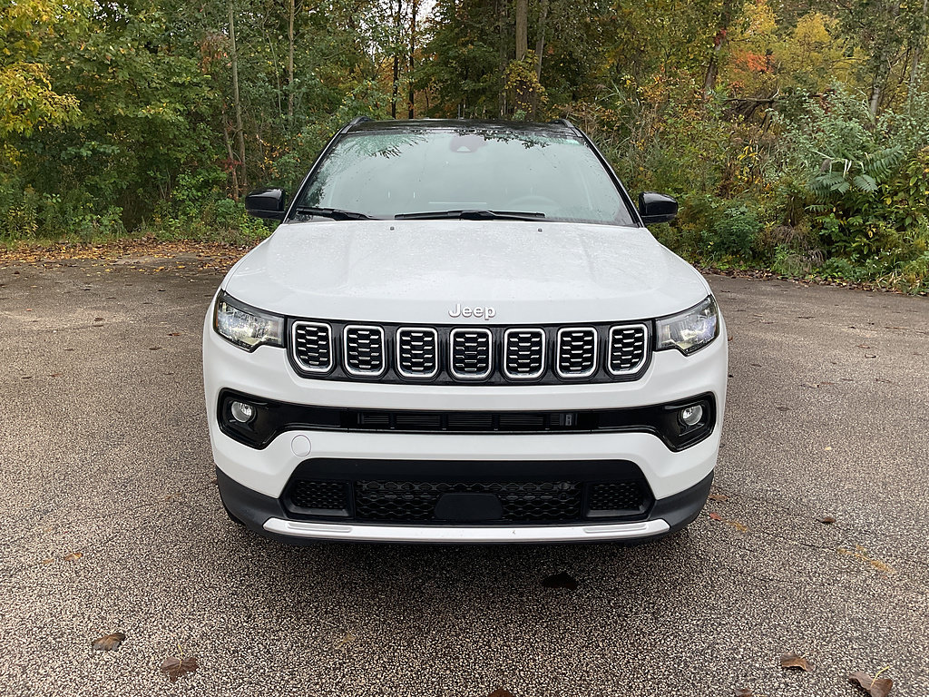 Used 2024 Jeep Compass Limited AWD/4WD image 2