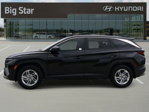 Used 2026 Hyundai Tucson SE FWD image 2