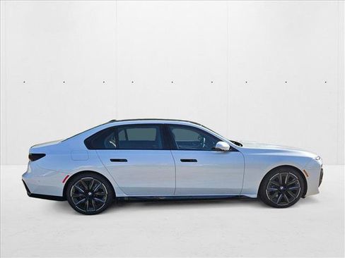 New 2025 BMW i7 eDrive50 w/ Executive Package image 4