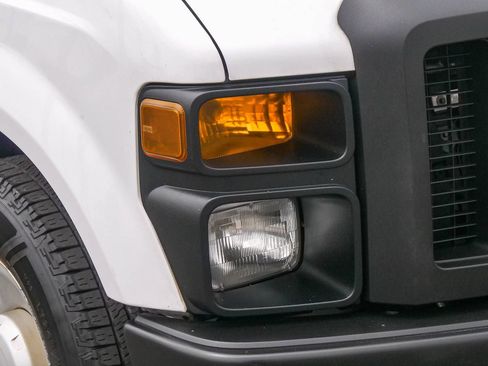 Used 2009 Ford F250 XL RWD image 4