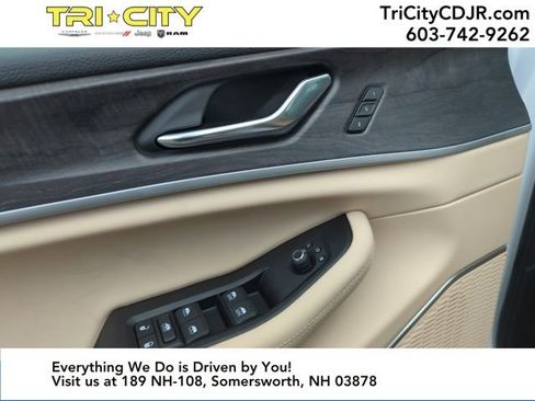 New 2025 Jeep Grand Cherokee Limited w/ Trailer Tow Package image 11